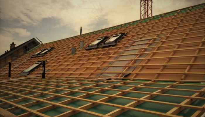 Dachstühle erstellen bei Neubau Mehrfamilienhaus Embrach