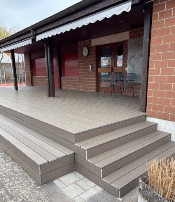Holzdeck beim Tennisclub Greifensee ersetzen